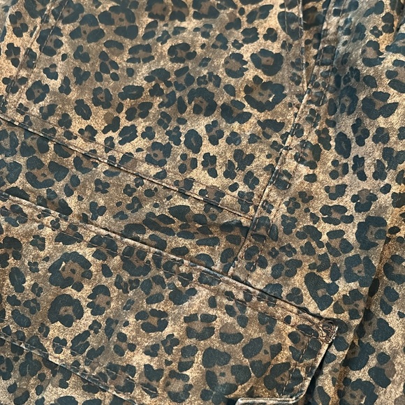 No Boundaries Leopard Print Wide Leg Cargo Pants. - Picture 2 of 5